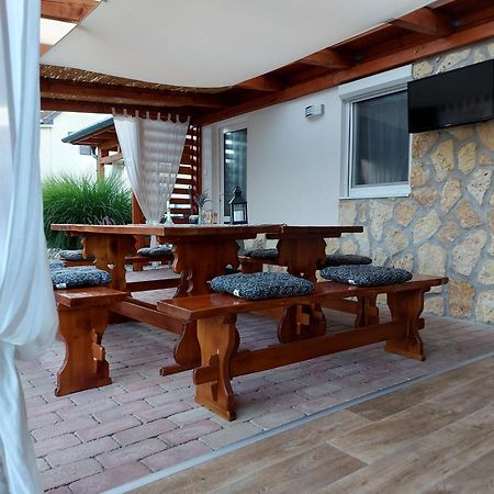 Tulipan Vendeghaz Apartment Sarospatak Ngoại thất bức ảnh