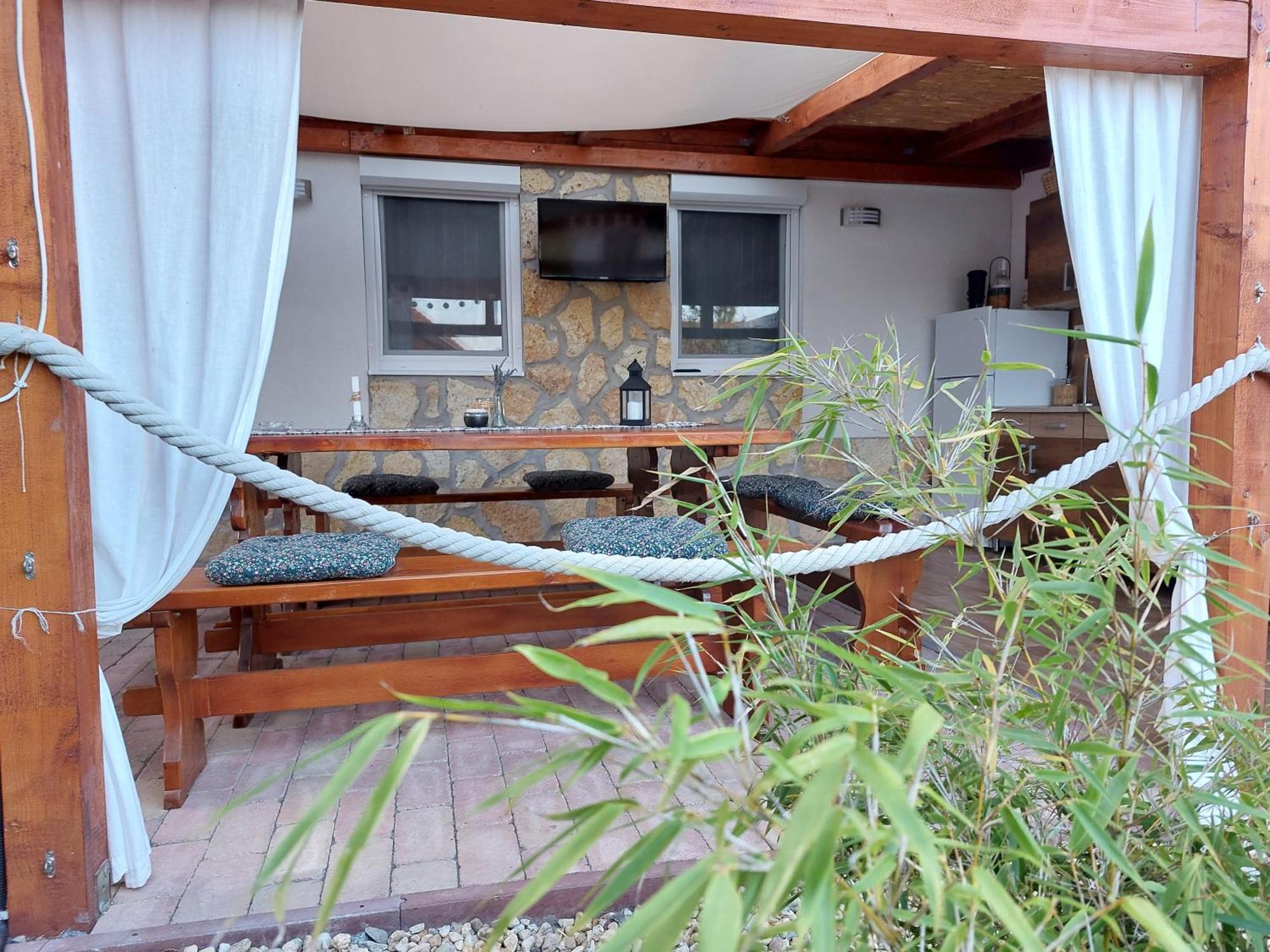 Tulipan Vendeghaz Apartment Sarospatak Ngoại thất bức ảnh